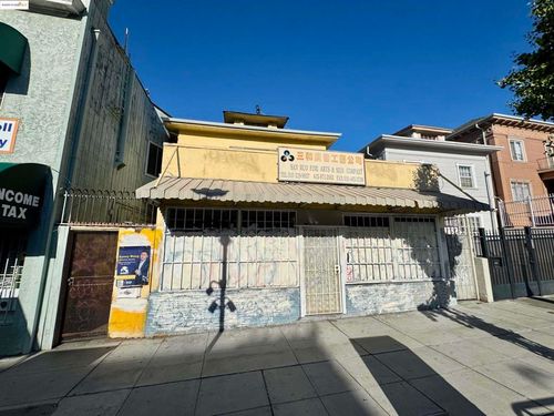 220 International Blvd, Oakland, CA, 94606-2236 | Card Image