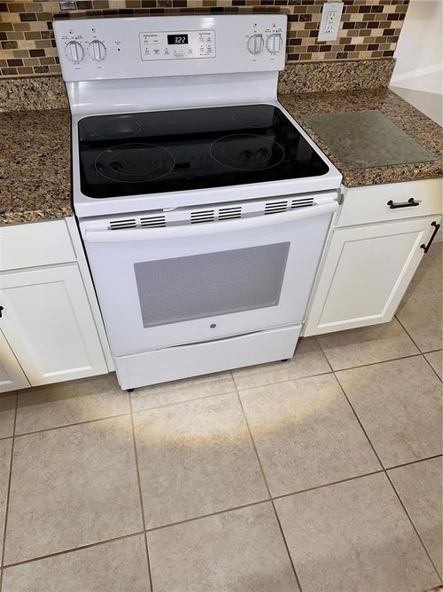 447 Pinecrest Loop, DAVENPORT, FL, 33837-3889 | Card Image