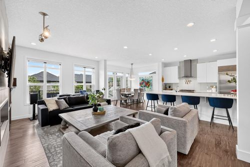 60 Tremblant Terr Sw, Calgary, AB, T3H0B9 | Card Image