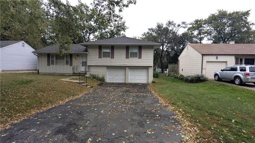 8507 Spring Valley Rd, Raytown, MO, 64138-3156 | Card Image