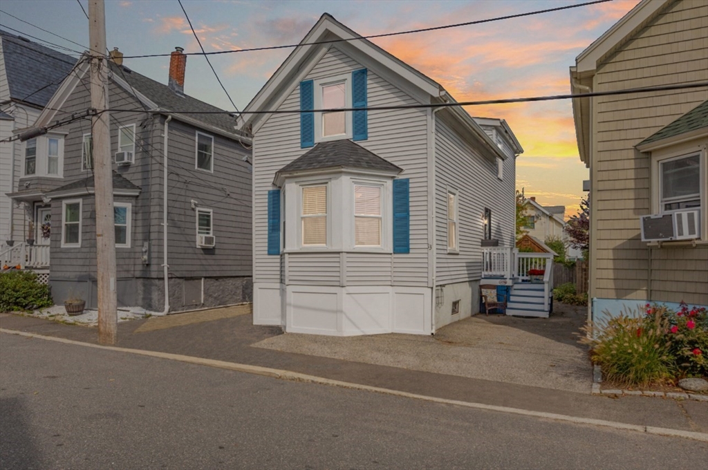 Beacon St, Salem, MA 01970