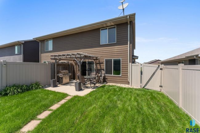 9521 W Gert St, Townhouse with 3 bedrooms, 3 bathrooms and null parking in Sioux Falls SD | Image 38