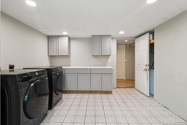 503 Mockingbird Ln, House other with 3 bedrooms, 2 bathrooms and null parking in Devine TX | Image 29