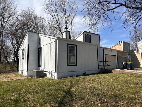 9516 Manning Ave, Kansas City, MO, 64134-2229 | Card Image