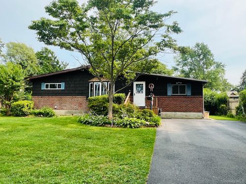 36 Orange St, Central Islip, NY, 11722-4915 | Card Image