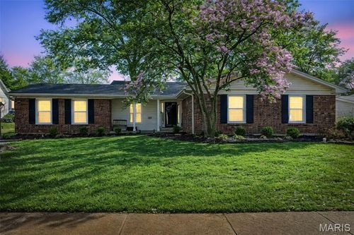 909 Dutch Mill Dr, Ballwin, MO, 63011-3564 | Card Image