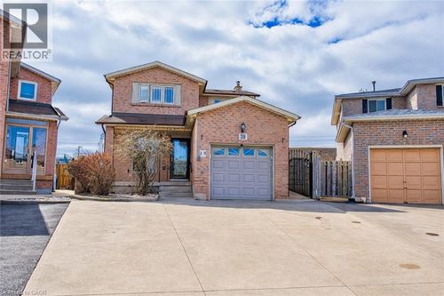 39 Regis Crt, Stoney Creek, ON, L8E4M8 | Card Image