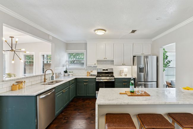 Speaking of counters...do I spy a waterfall quartz island? Yep! | Image 15