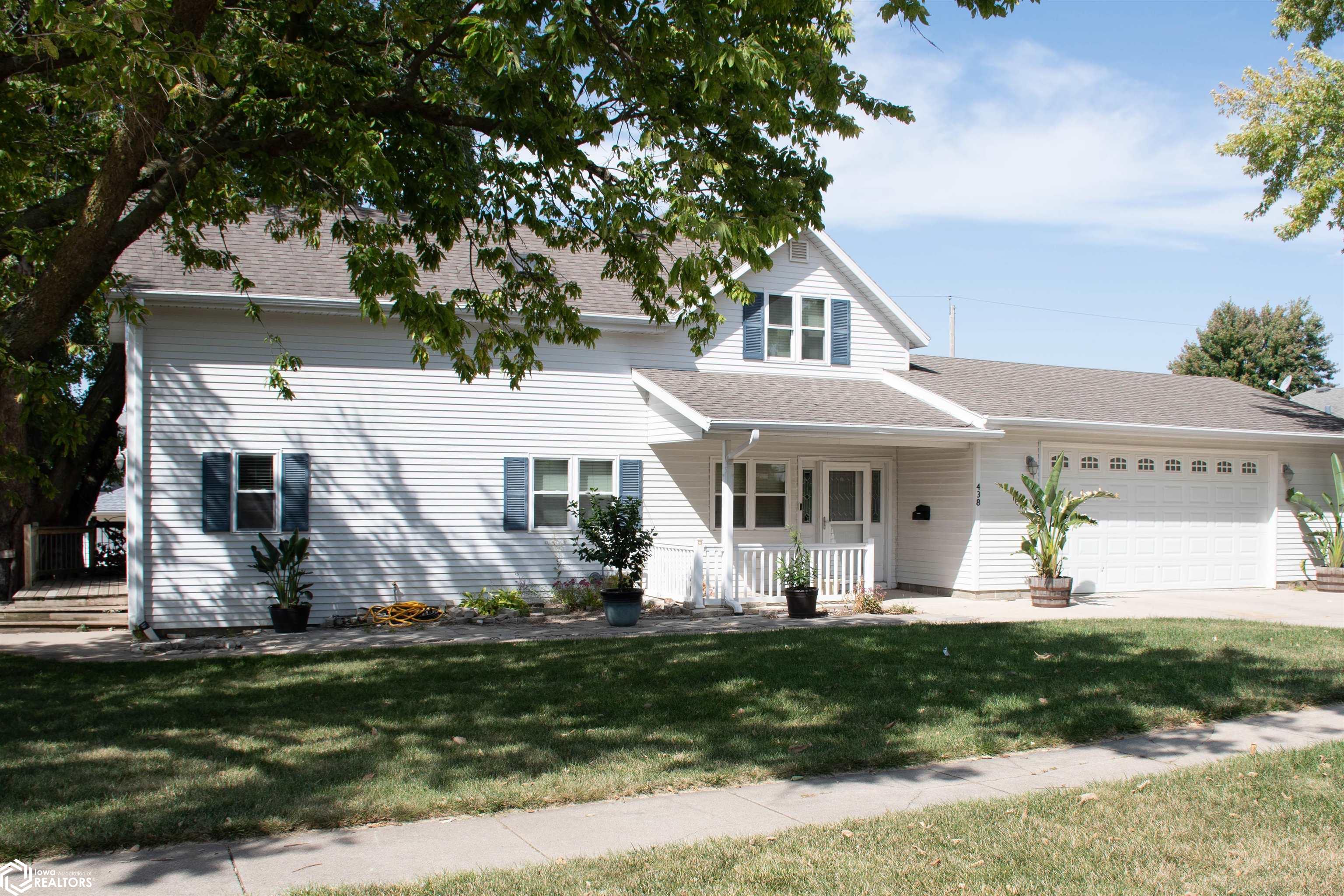Walnut St, Carroll, IA 51401