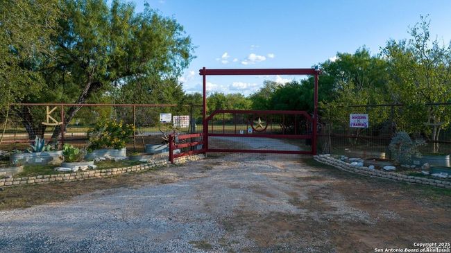 6170 County Road 332, Home with 4 bedrooms, 4 bathrooms and null parking in Jourdanton TX | Image 25