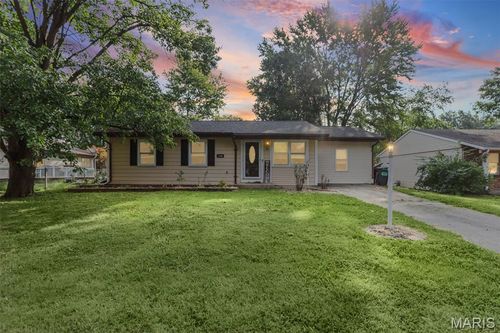 1608 Landmark Drive, Mascoutah, IL, 62258 | Card Image
