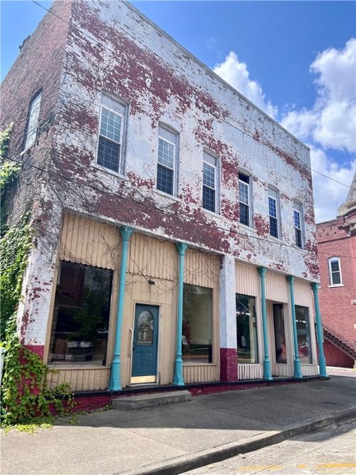 4 E Main St, OAKLAND, IL, 61943-7186 | Card Image