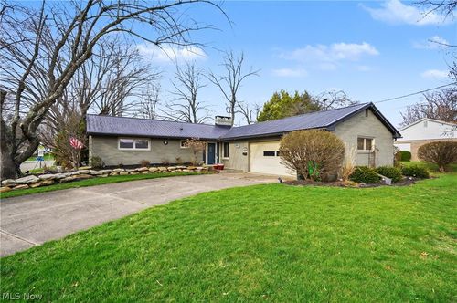 701 Edgewood St Se, North Canton, OH, 44720-3223 | Card Image