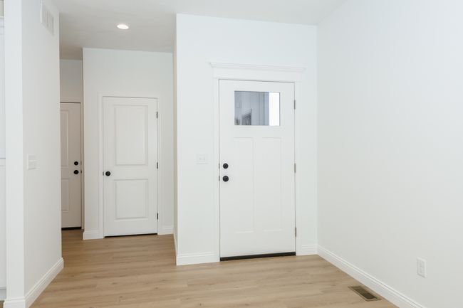 1916 Dunraven Rd, Home with 2 bedrooms, 3 bathrooms and null parking in Bloomington IL | Image 5