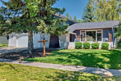 13224 Bonaventure Dr Se, House detached with 5 bedrooms, 3 bathrooms and 6 parking in Calgary AB | Image 2