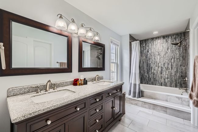 1300 Gloucester Cir, Townhouse with 3 bedrooms, 3 bathrooms and 2 parking in Carol Stream IL | Image 18