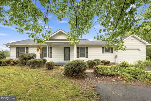 65 Live Oak Ct, MARTINSBURG, WV, 25405-3664 | Card Image