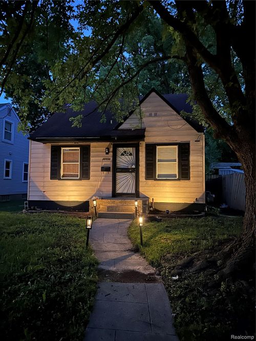 18970 Annchester Road, Detroit, MI, 48219 | Card Image
