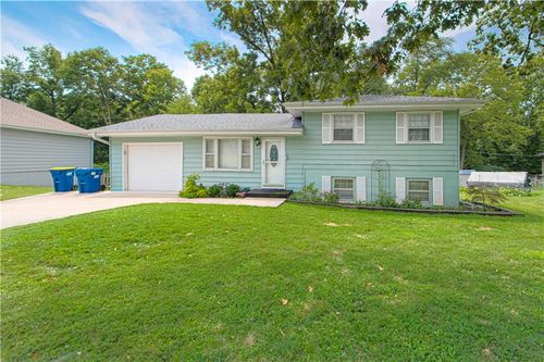 820 S Main St, Liberty, MO, 64068-2651 | Card Image