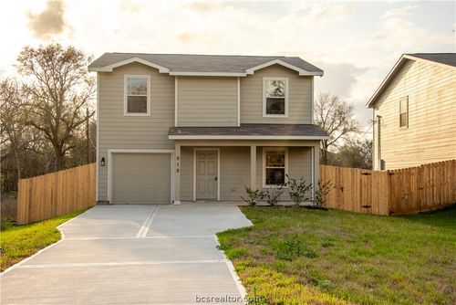 515 16th St, Hempstead, TX, 77445-4251 | Card Image