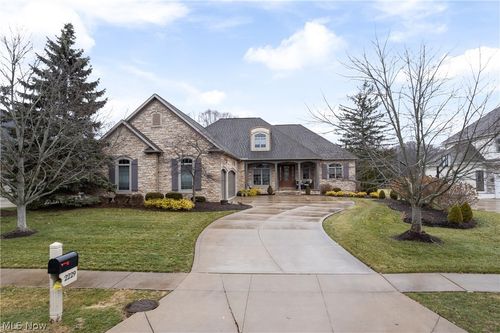 2229 E Park Dr, Green, OH, 44685-6012 | Card Image
