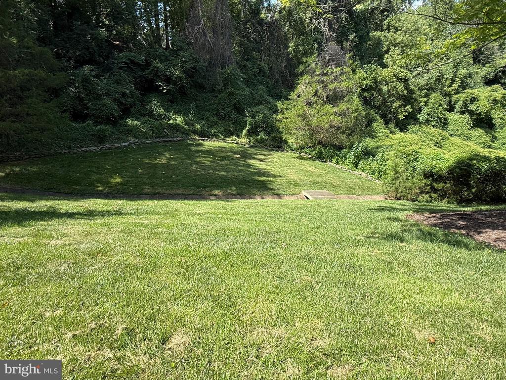 Land in MCLEAN 4