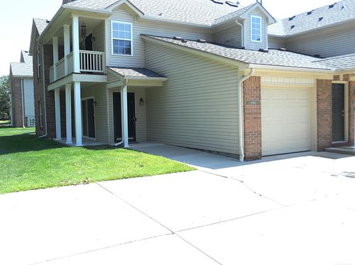 21015 Cooper Dr, Macomb, MI, 48044-6604 | Card Image
