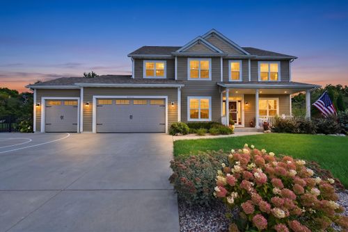 W275N342 Arrowhead Trl, PEWAUKEE, WI, 53188 | Card Image