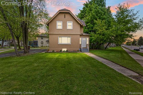 686 N Perry St, Pontiac, MI, 48342-1560 | Card Image