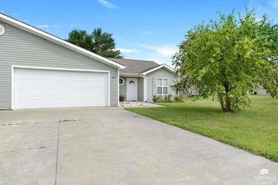 508 Stone Pointe Drive, Home with 3 bedrooms, 2 bathrooms and null parking in Manhattan KS | Image 2