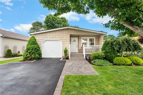 16 Dogwood Ln, Manorville, NY, 11949-3110 | Card Image