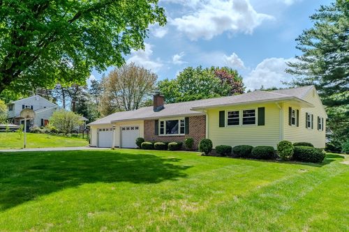 8 Meadowbrook Dr, Hadley, MA, 01035-3506 | Card Image