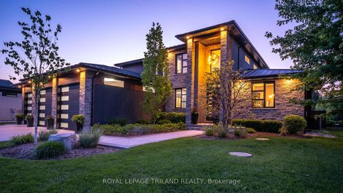 {{alt}} | Card Image