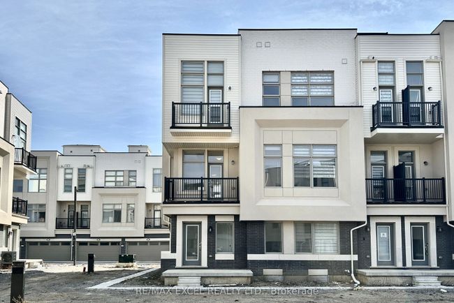 28 Alan Francis Lane, House attached with 3 bedrooms, 4 bathrooms and 1 parking in Markham ON | Image 5