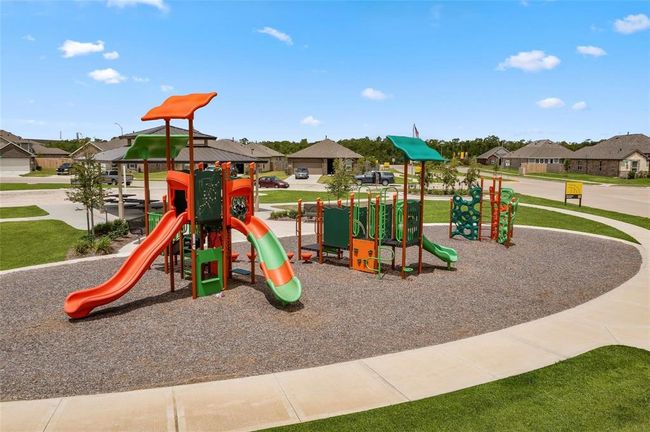 Amenities include a community park, playground, outdoor gym, beach volleyball court and covered pavilion | Image 8