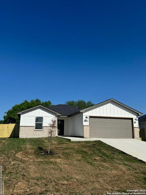 2100 Owens Ave, Three Rivers, TX, 78071 | Card Image
