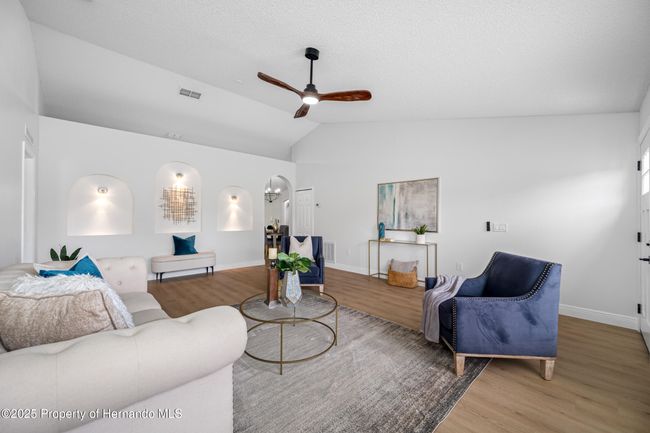 LIVING ROOM | Image 11