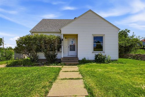 2009 3rd St Sw, Cedar Rapids, IA, 52404-3602 | Card Image