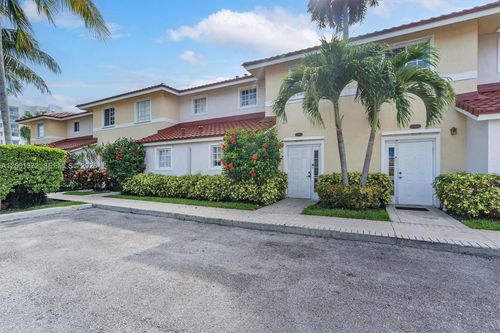 1-111-2186 Ne 167th St, North Miami Beach, FL, 33162 | Card Image