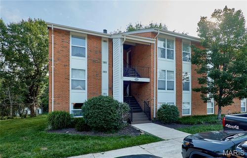 304-1937 Greenpoint Dr, Kirkwood, MO, 63122-5240 | Card Image