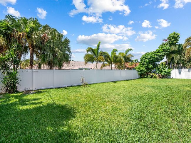 2721 Ne 45 Th St, House other with 2 bedrooms, 2 bathrooms and null parking in Lighthouse Point FL | Image 9
