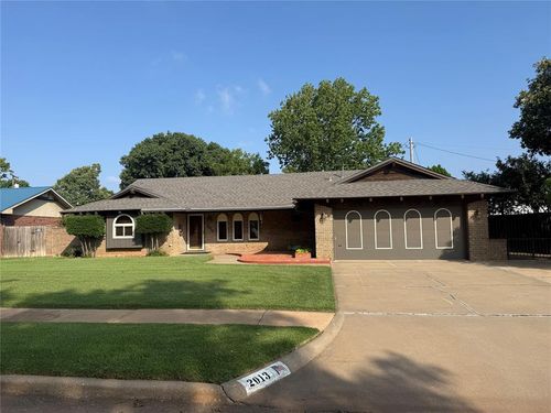2013 N Mockingbird Ln, Altus, OK, 73521-1733 | Card Image