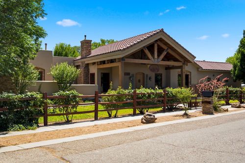 1508 Douglas Macarthur Rd Nw, Albuquerque, NM, 87107-3381 | Card Image
