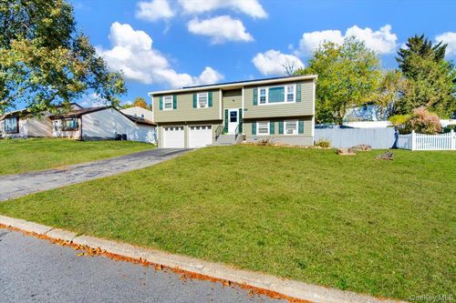42 Keats Dr, New Windsor, NY, 12553-6409 | Card Image