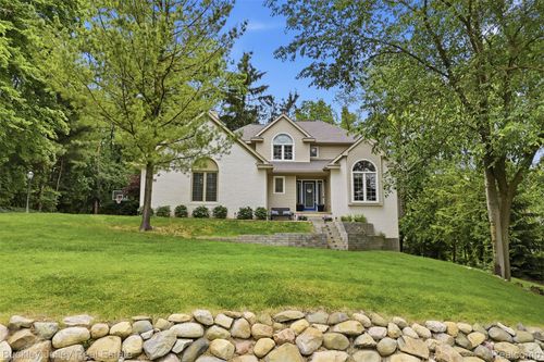 7829 Hillside Lakes Dr, Brighton, MI, 48116-6250 | Card Image