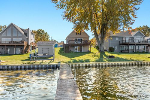 17300 Warrior Dr, Howard City, MI, 49329-9160 | Card Image