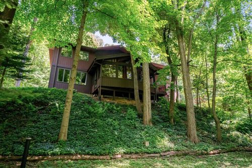 W5094 Highland Pl, La Crosse, WI, 54601-2123 | Card Image