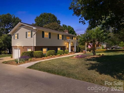 2340 24th Ave Ne, Hickory, NC, 28601-7931 | Card Image