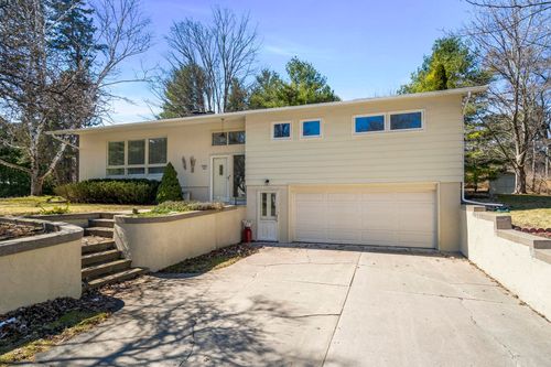 663 W Orchard Dr, Traverse City, MI, 49686-1952 | Card Image