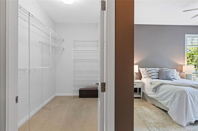 Large walk-in closet | Image 12